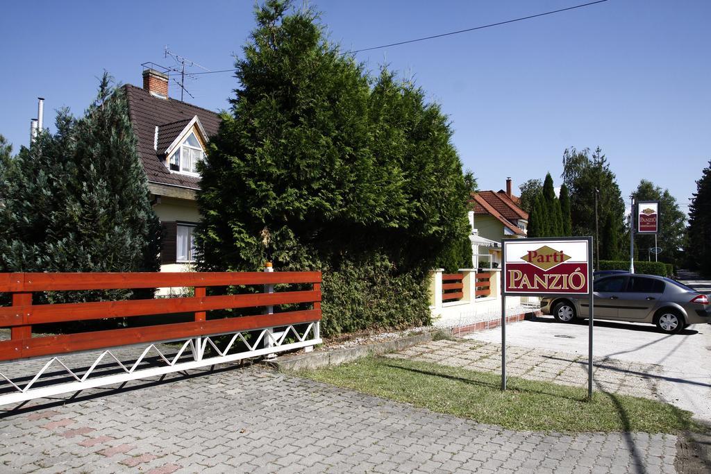 Parti Panzió Tata Exterior foto